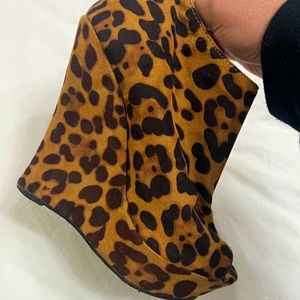 Leopard wedges